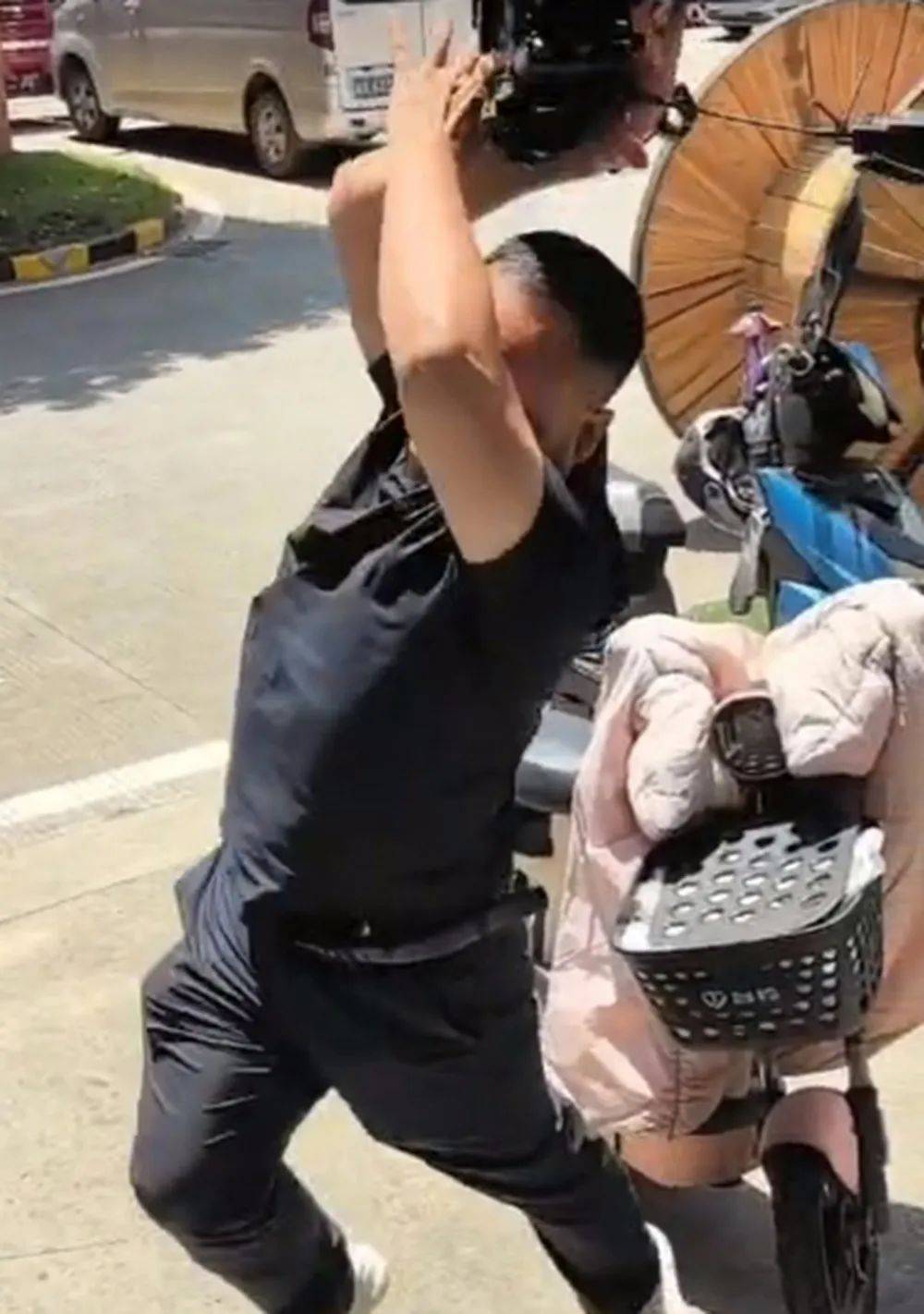 湖南一线缆公司负责人打砸记者摄像机被刑拘长沙地铁：6号线使用